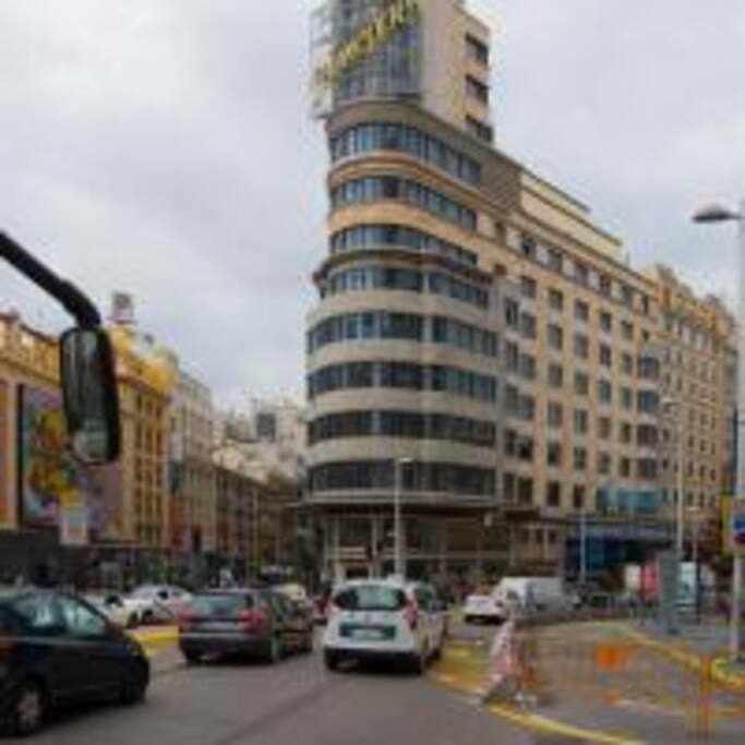 Apartamento Sotano En Gran Via Мадрид Екстер'єр фото