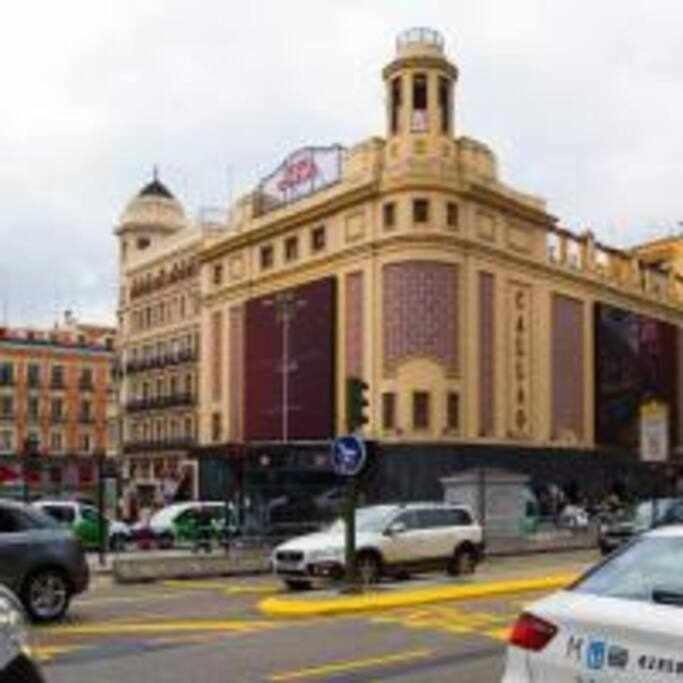 Apartamento Sotano En Gran Via Мадрид Екстер'єр фото